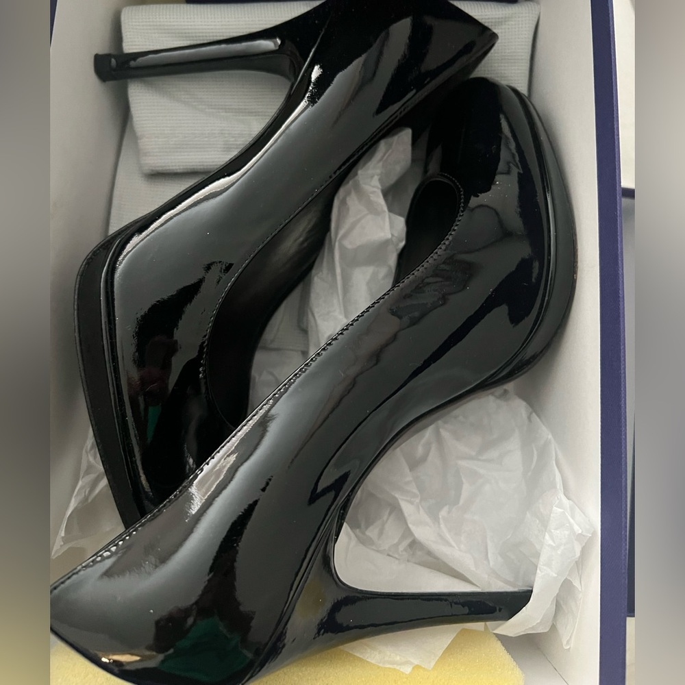 Stuart Weitzman
Platswoon Patent Platform Pump, Black size 8 worn in box